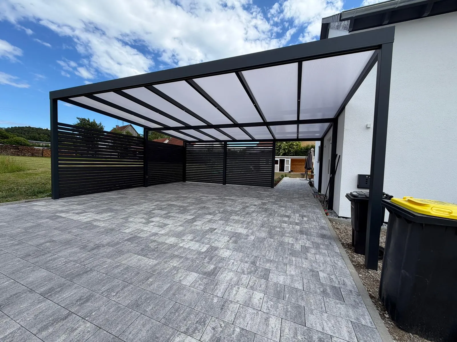 Carport mit Seitenwand in Kammeltal