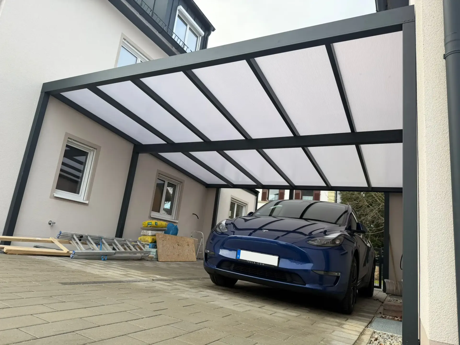 Twin Carport in Olching bei München mit Polycarbonat Dach
